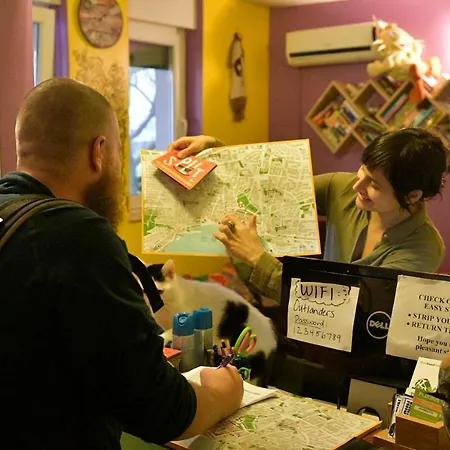 Hostal Outlanders Tribe