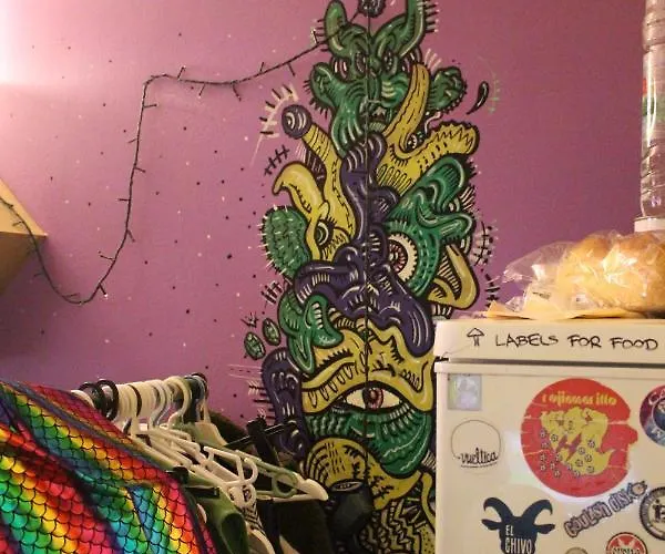 Hostel Outlanders Tribe Split